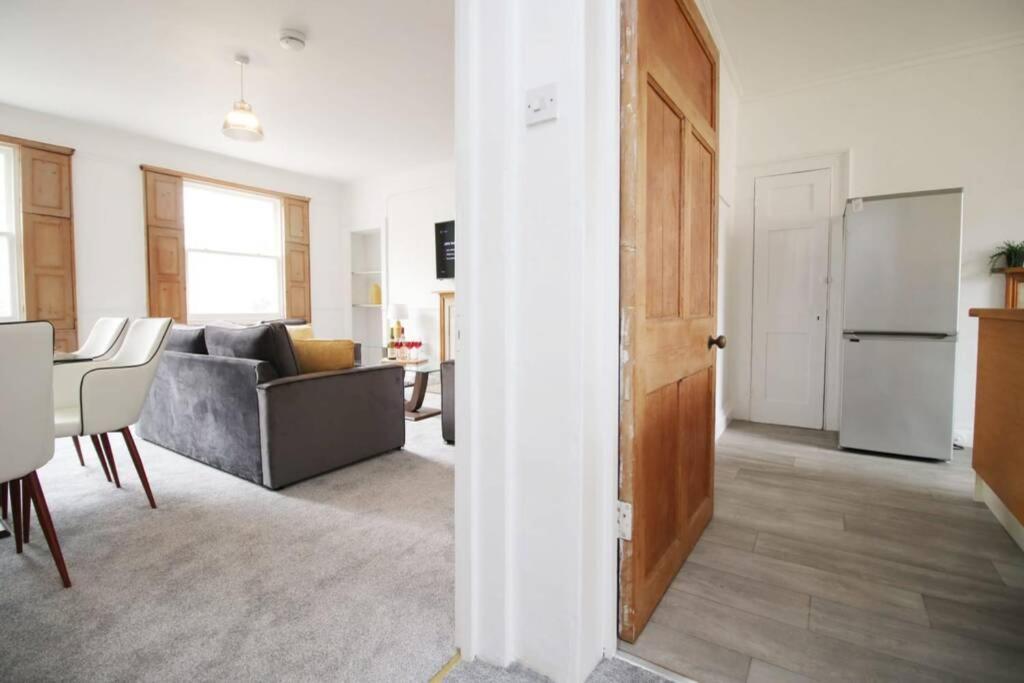 Spacious Georgian 3Bedroom Apartment- 10 Minute Walk To The River Avon, Roman Baths And Bath Abbey Zewnętrze zdjęcie
