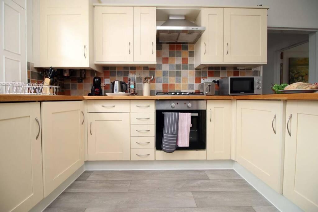 Spacious Georgian 3Bedroom Apartment- 10 Minute Walk To The River Avon, Roman Baths And Bath Abbey Zewnętrze zdjęcie